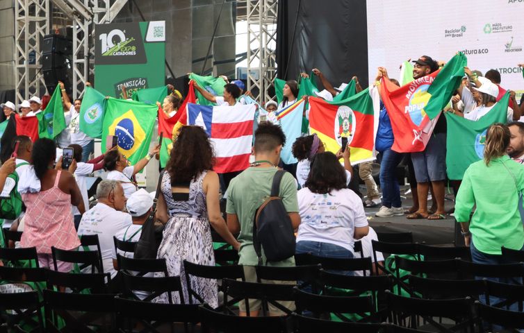 Brasília (DF), 20/12/2023,  A Expocatadores 2023, com o tema É hora da conta fechar!, a edição deste ano conta com mais de dois mil catadores (as no Estádio Nacional Mané Garrincha, em Brasília.  Foto: Valter Campanato/Agência Brasil