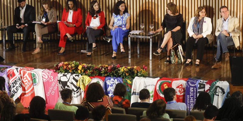 Defesa da democracia ganha destaque no 1º dia do Mercosul Social