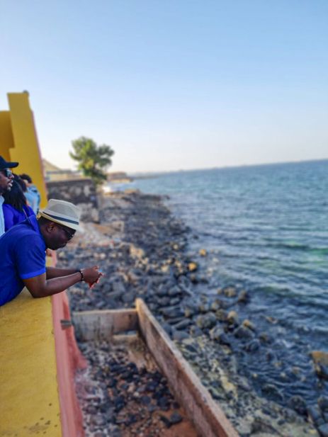 Dacar (Senegal) 30/11/2023 –  Ao longo de mais de três séculos, cerca de 13 milhões de africanos foram enviados à força para as Américas.  -
Com pouco mais de 1 mil habitantes, Ilha de Gorée fica a pouco quilômetros de Dacar e um dos principais pontos turísticos do Senegal.  
Foto: Pedro Rafael Vilela/Agência Brasil