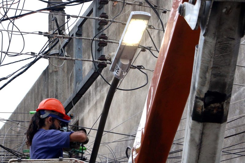 Barra Mansa implanta iluminacao de LED em 25 bairros –