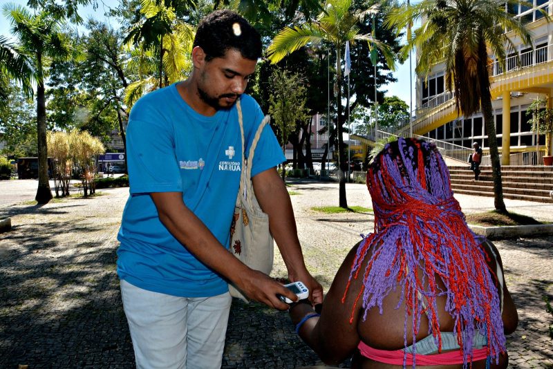 Programa ‘Consultório na Rua’ atende a centenas de pessoas em situação de rua em Volta Redonda