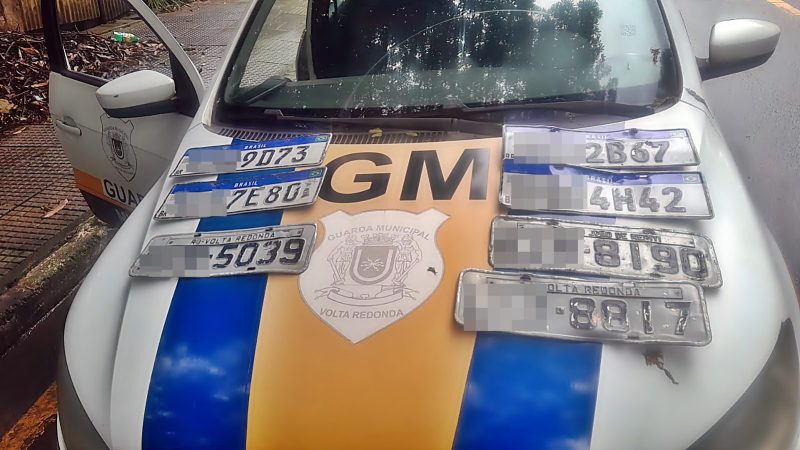 Ordem Pública de Volta Redonda recupera placas perdidas durante forte chuva