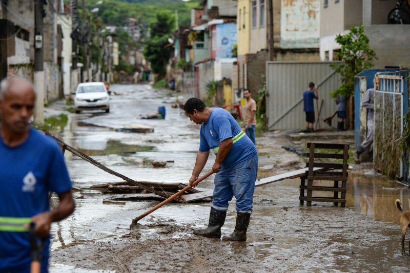 Prefeitura realiza limpeza em bairros afetados pelas chuvas – Barra
