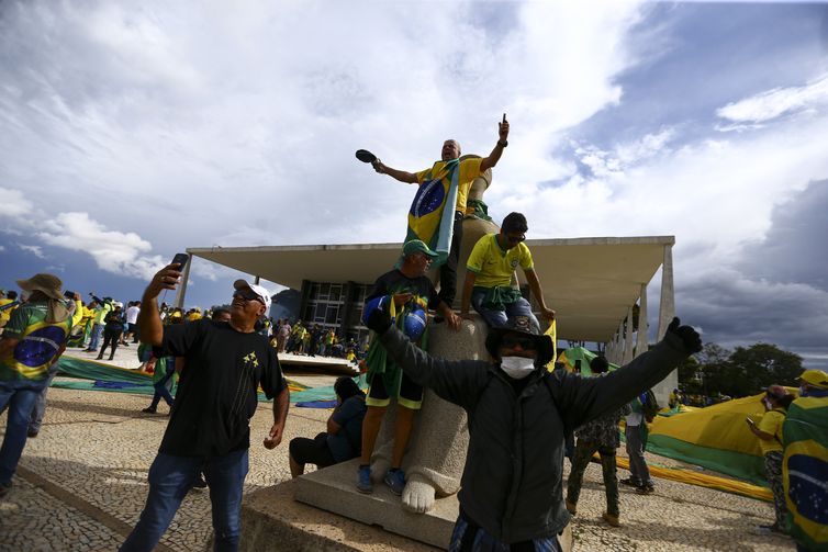Marcelo Camargo/Agência Brasil Manifestantes invadem Congresso, STF e Palácio do Planalto.