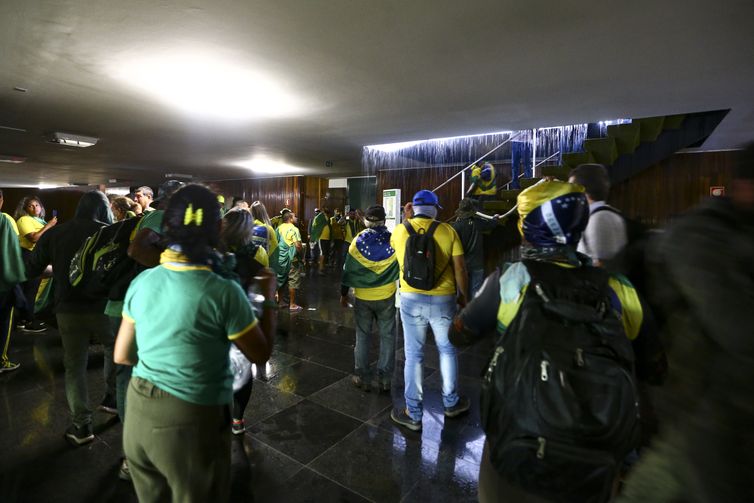 Marcelo Camargo/Agência Brasil Manifestantes invadem Congresso, STF e Palácio do Planalto.