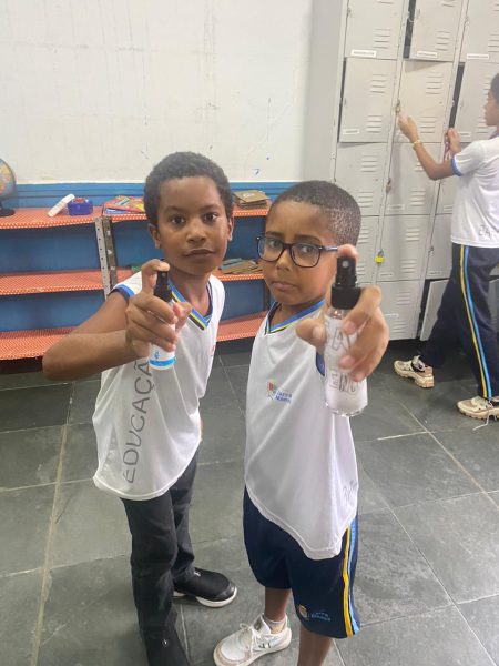 Alunos da Escola Vocacionada Gelson Silvino criam repelente contra mosquitos