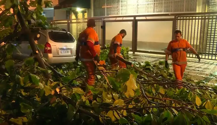 Reuters/Direitos Reservados Chuvas no Rio de Janeiro 01