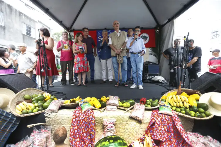 São Paulo (SP) 24/02/2024 - Primeira entrega de alimentos fornecidos pelo Programa de Aquisição de Alimentos (PAA) para atendimento à cozinha solidária de São Paulo. Um projeto do MST com o padre Julio Lancellotti
Foto: Paulo Pinto/Agência Brasil