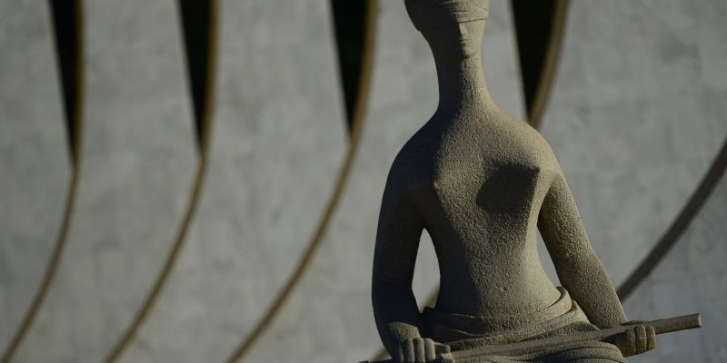 Em primeira participação presencial no STF, Dino diverge de Zanin