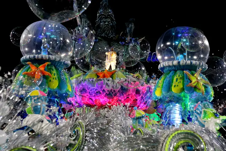 Rio de Janeiro (RJ), 11/02/2024 - Desfile da escola de samba Beija-Flor, do Grupo Especial do carnaval carioca, no Sambódromo da Marquês de Sapucaí. Foto: Tânia Rêgo/Agência Brasil