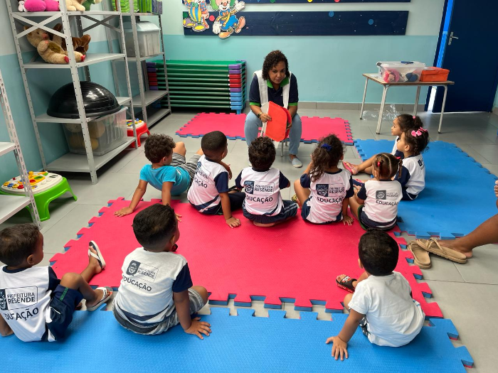 PROGRAMA SAÚDE NA ESCOLA ORIENTA ALUNOS DA REDE PÚBLICA SOBRE CUIDADOS PESSOAIS E COMBATE À DENGUE EM RESENDE