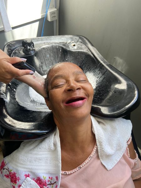 Caps Usina dos Sonhos, em Volta Redonda, organiza tarde de beleza para usuárias pelo Dia da Mulher