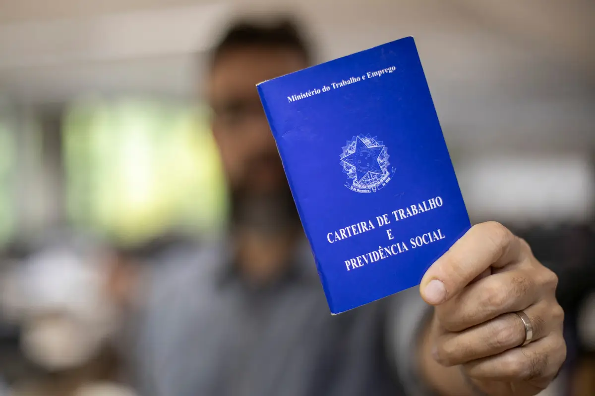 Secretaria de Trabalho e Renda oferece 3.435 oportunidades de emprego formal, estágio e jovem aprendiz para a população fluminense