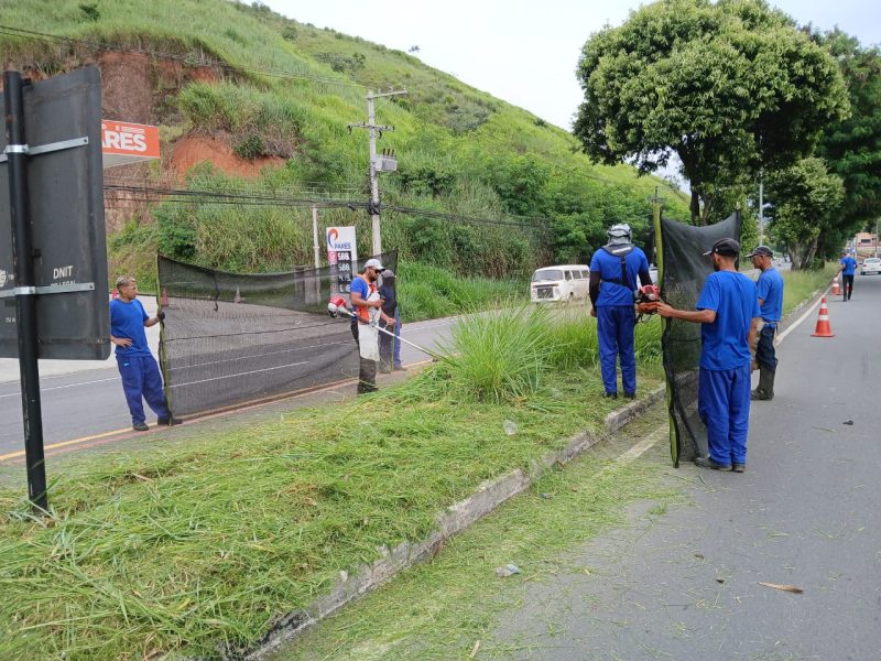 Prefeitura de Volta Redonda realiza mutirão de serviços de capina e retirada de mato e entulhos