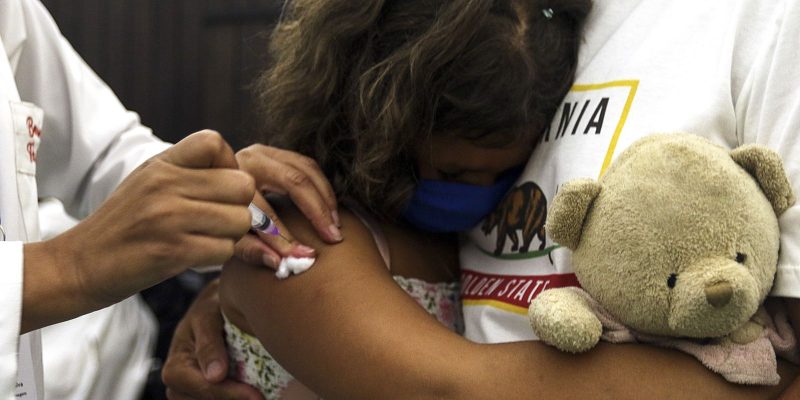 Cobertura vacinal completa contra covid em crianças não chega a 12%