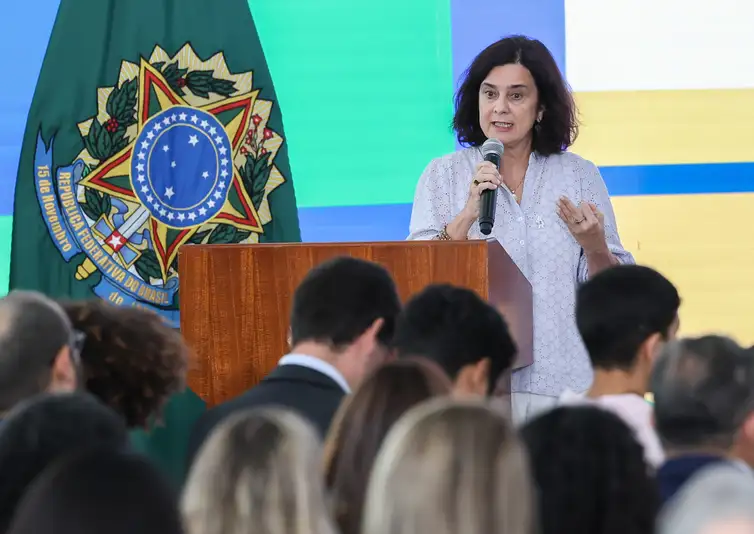 Antonio Cruz/ Agência Brasil Brasília (DF), 08/04/2024, A ministra da Saúde, Nísia Trindade, durante entrevista coletiva sobre questões relacionadas à saúde, como vacinação e combate à dengue, no Palácio do Planalto. Foto: Antonio Cruz/ Agência Brasil