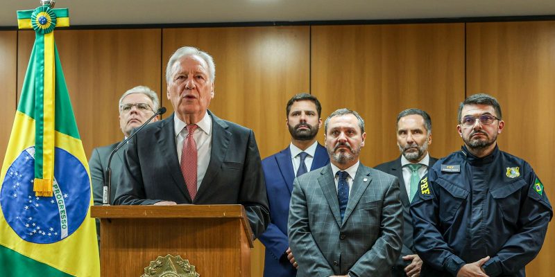 Após 50 dias de buscas, ministro classifica captura como "vitória"