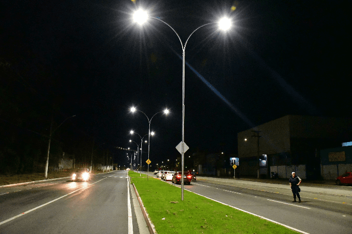 COM NOVA ILUMINAÇÃO NA ESTRADA RESENDE-RIACHUELO, RESENDE ULTRAPASSA MARCA DOS 98% DA CIDADE COM LUMINÁRIAS DE LED
