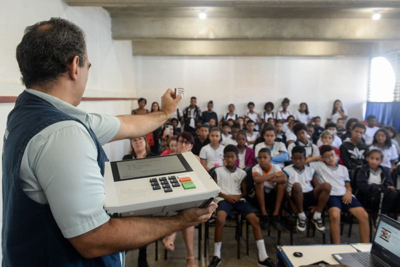 Prefeitura de Barra Mansa promove encontro entre agentes do TRE