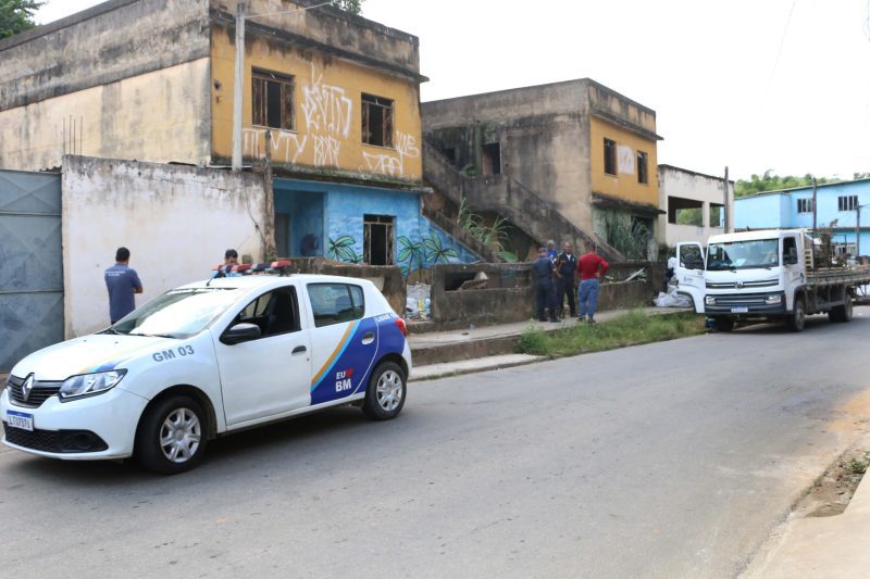Prefeitura de Barra Mansa realiza acao em propriedade no bairro