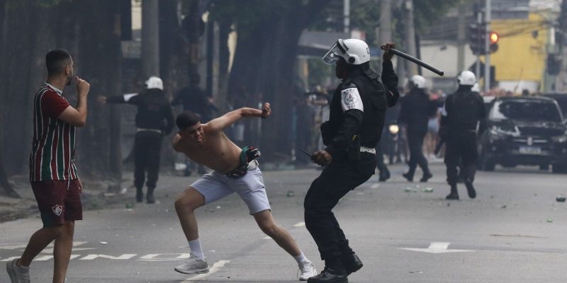 Número de civis mortos é mais que o dobro do de policiais assassinados