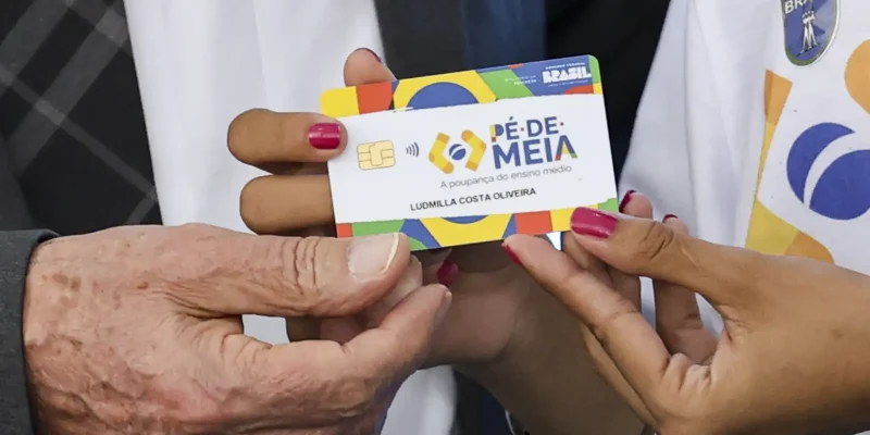 Mais de 2,4 milhões de estudantes já estão cadastrados no Pé-de-Meia