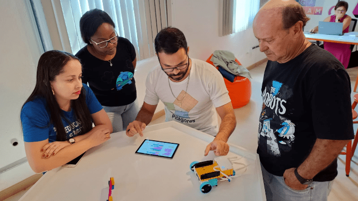 EM PARCERIA COM ARCELORMITTAL, RESENDE INICIA FORMAÇÃO DE PROFESSORES DE INFORMÁTICA DA REDE MUNICIPAL DE ENSINO