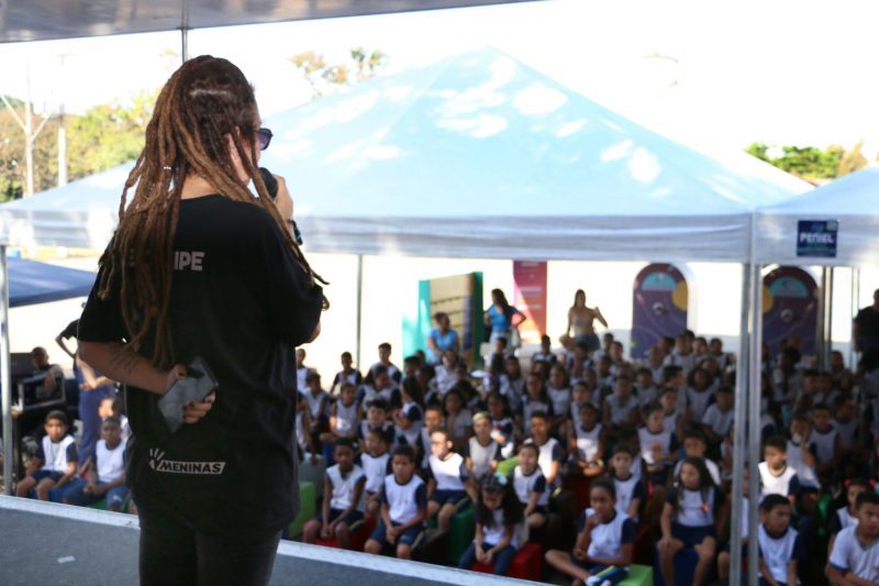 Projeto ‘Meninas Curiosas Mulheres do Futuro realiza apresentacao em Barra