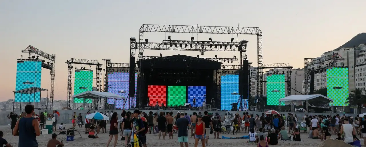 Show da Madonna: testes de som viram festa a céu aberto