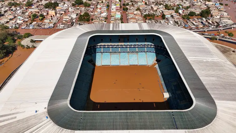 REUTERS/Amanda Perobelli/Direitos Reservados Vista aérea da Arena do Grêmio inundada em Porto Alegre
06/05/2024 REUTERS/Amanda Perobelli