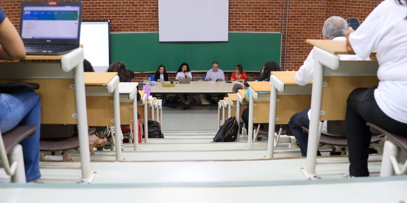 Professores de universidades e instituições federais encerram greve