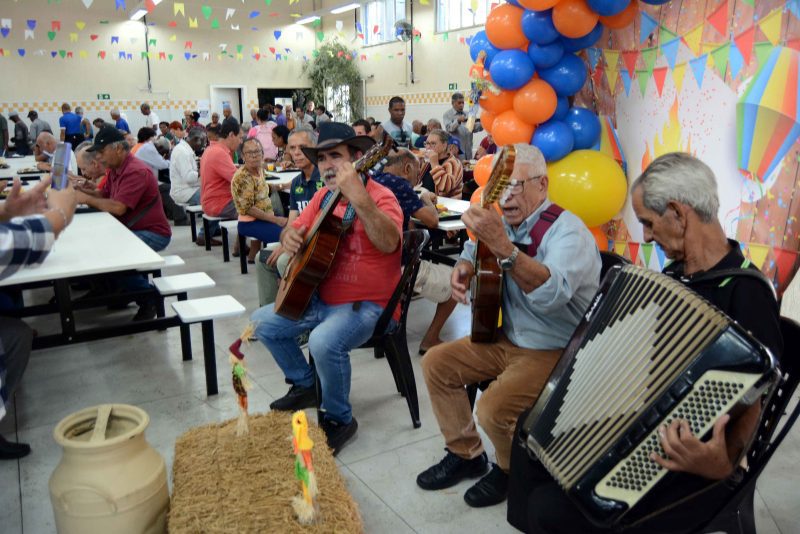 Arraia do Restaurante do Povo recebe almoco especial com decoracao