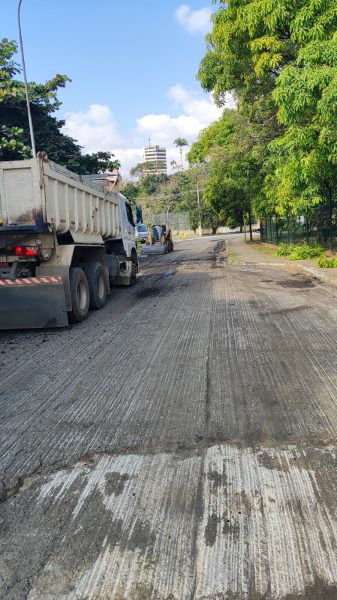Volta Redonda: novo asfalto em parceria entre prefeitura e Estado avança em três bairros