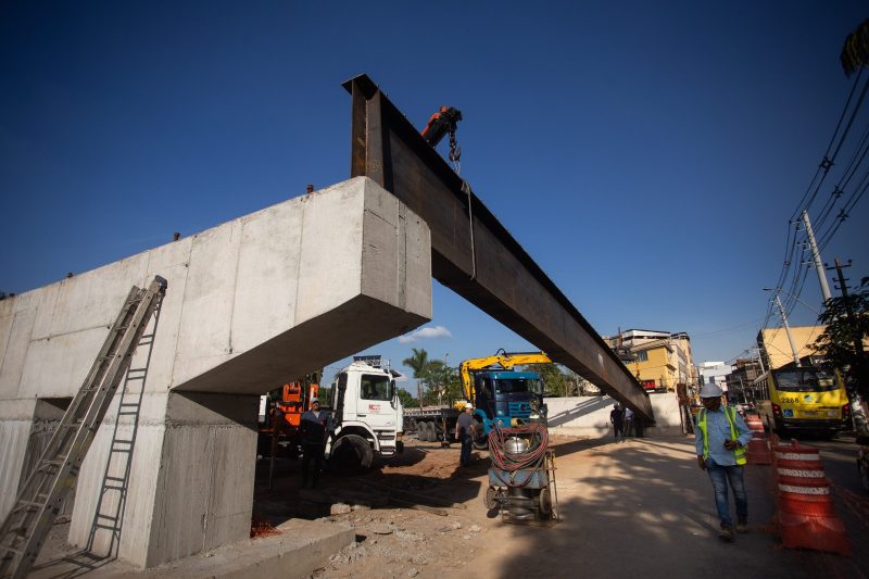 Volta Redonda: primeiras vigas de novo viaduto começam a ser instaladas no Voldac