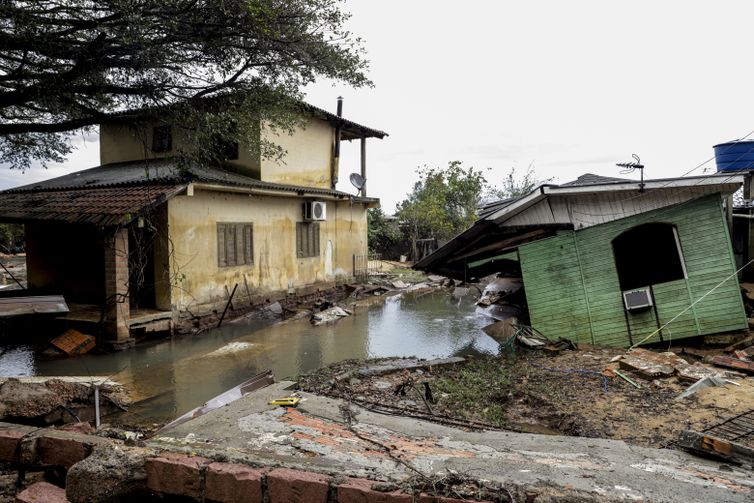 Bruno Peres/Agência Brasil Porto Alegre (RS), 19/06/2024 - Casas destruídas na ilha da Picada após chuvas e novos alagamentos. Foto: Bruno Peres/Agência Brasil