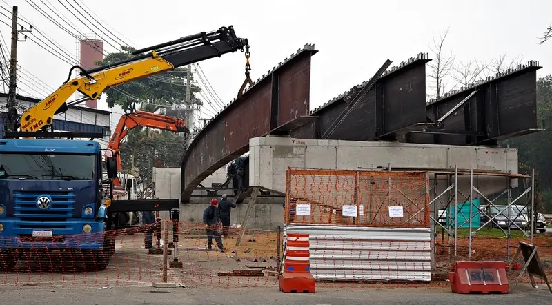Construção de novo viaduto em Volta Redonda