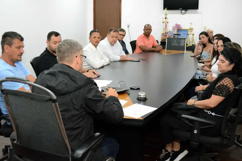 Rodrigo Drable assina ordem de serviço Hospital Veterinário
