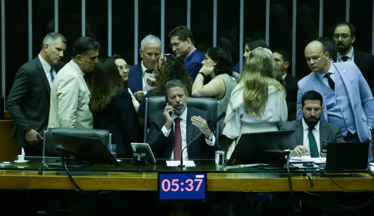 Lula Marques/ Agência Brasil Brasília (DF) 11/07/2024 Câmara dos Deputados durante sessão plenária extraordinária semipresencial para votar a proposta de emenda à Constituição. Foto Lula Marques/ Agência Brasil