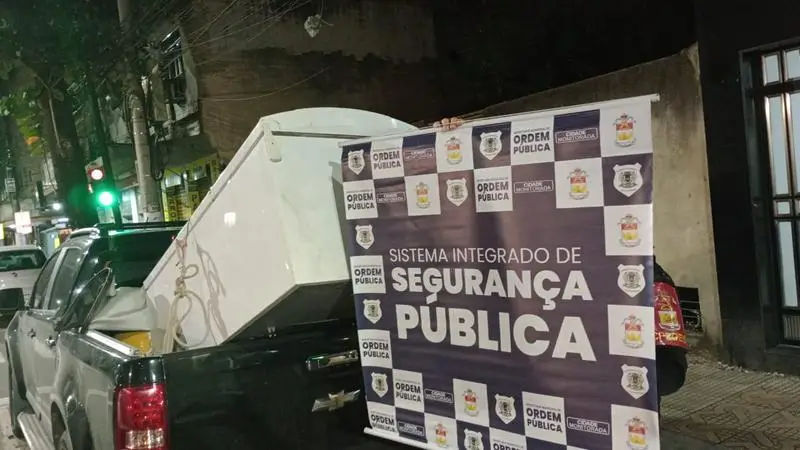 Agentes do Sistema Integrado de Segurança prendem suspeitos