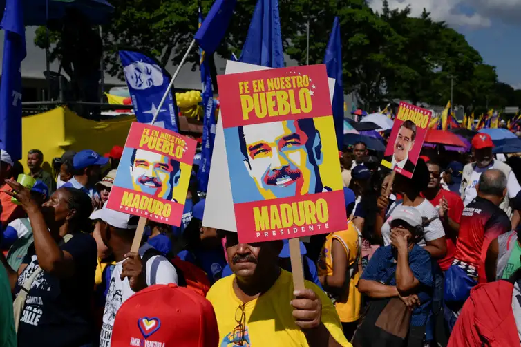 REUTERS/Maxwell Briceno/Proibida reprodução Supporters of Venezuelan President Nicolas Maduro attend a march amid the disputed presidential election, in Caracas, Venezuela August 17, 2024. Reuters/Maxwell Briceno/Proibida reprodução
