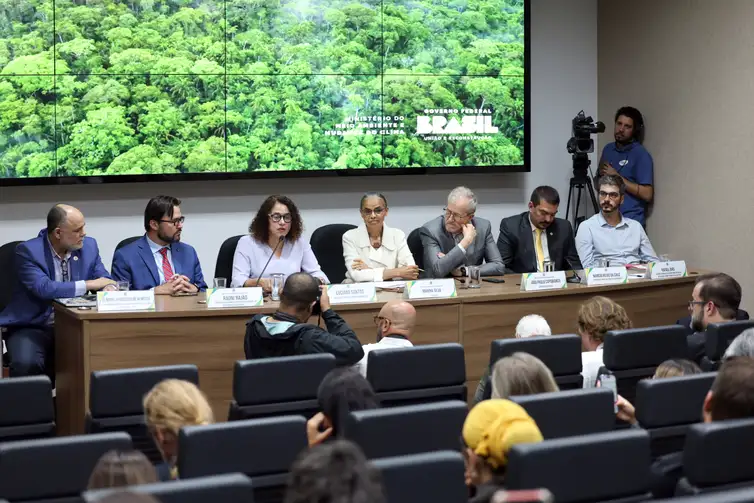 Valter Campanato/Agência Brasil Brasília, (DF), 07.08.2024 - As ministras Marina Silva (Ministério do Meio Ambiente) e Luciana Santos (Ministério da Ciência, Tecnologia e Inovações) durante divulgação dos dados de alertas de desmatamento do sistema Deter, do Inpe, na Amazônia e no Cerrado de agosto de 2023 a julho de 2024. Foto: Valter Campanato/Agência Brasil