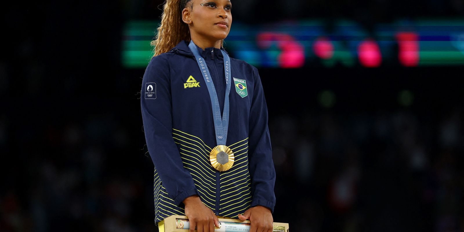 Rebeca é ouro no solo e vira maior medalhista olímpica do Brasil