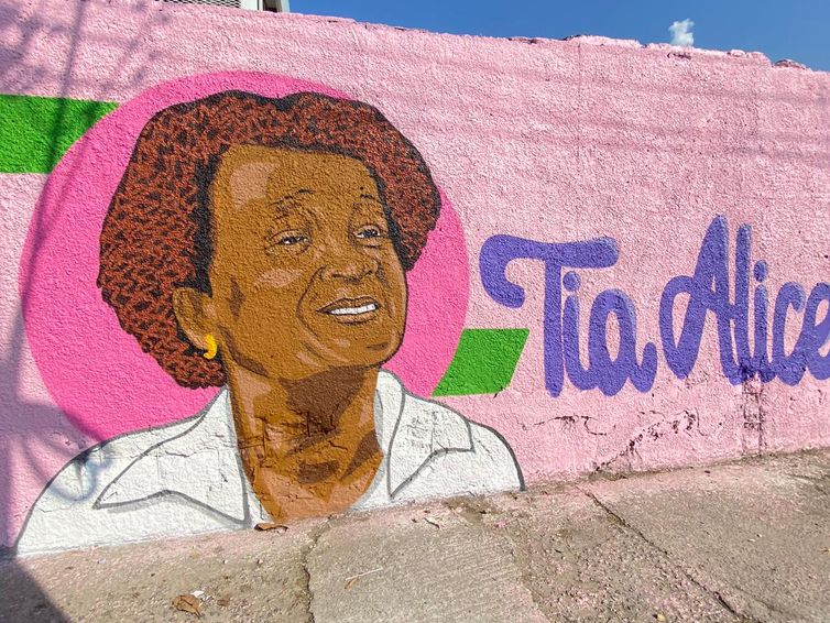 Rio de Janeiro (RJ) 01/08/2024 - Grafite na Estação Mangueira/Jamelão exalta mulheres da comunidade
Foto: Malu Vibe/Divulgação