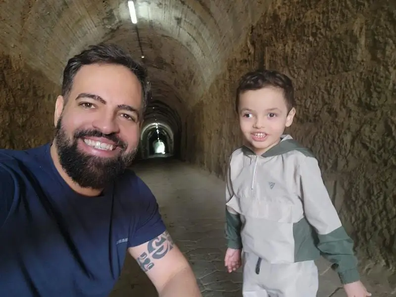 Pai doa medula e salva a vida do filho de 3 anos