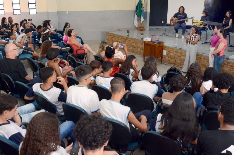 Fatima Lima participa de encontro em alusao ao Outubro Rosa