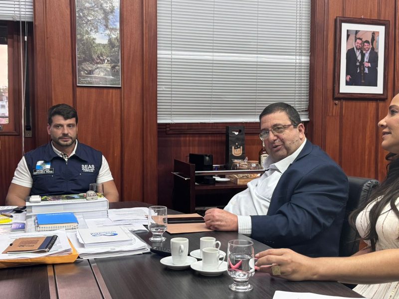 Inea-RJ fiscaliza CSN e anuncia parceria com universidade para analisar amostras coletadas