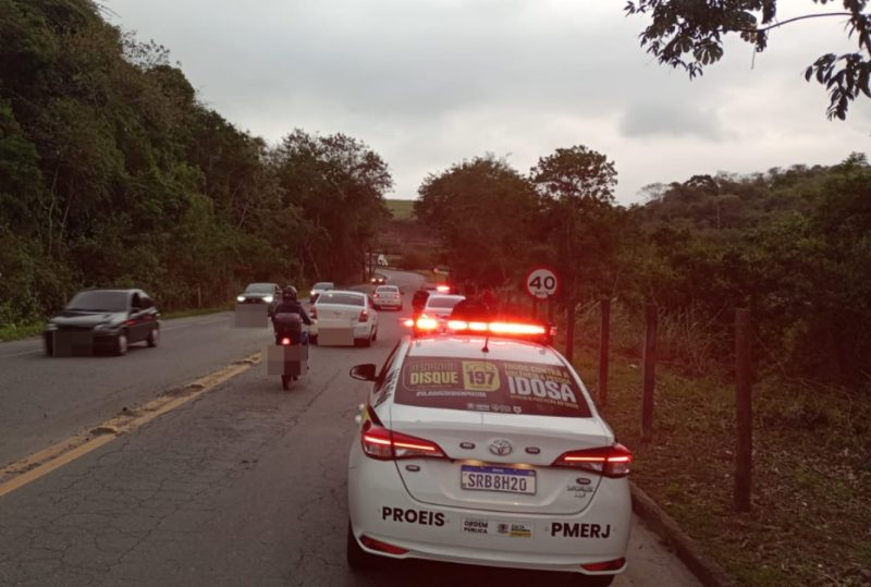 Com apoio da população, Ordem Pública conduz à delegacia responsável por descarte irregular de entulho em Volta Redonda