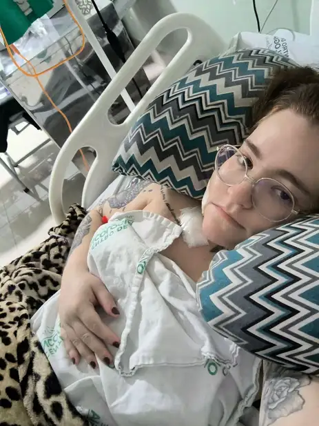 Arquivo Pessoal Carolina Arruda Com doença grave, a estudante carolina arruda tenta eutanásia