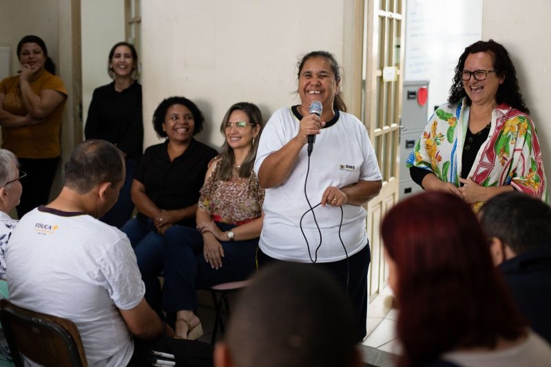 Com cegueira total, aluna da rede municipal de Volta Redonda tem vida transformada com apoio da Escola Especializada Dr. Hilton Rocha