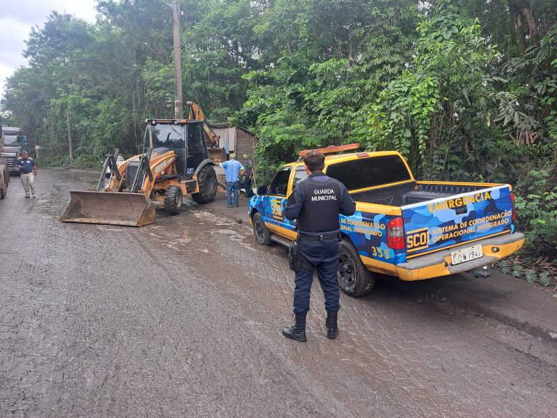 Ordem Pública realiza demolição de construções irregulares em Volta Redonda